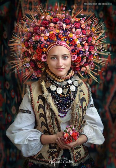 Featured Image – Ukranian Crowns | Eco Fashion Talk